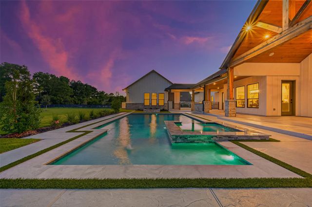 8 Little Sorrell Court, Tomball, TX 77377