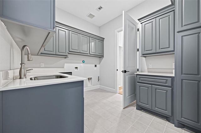 8 Little Sorrell Court, Tomball, TX 77377