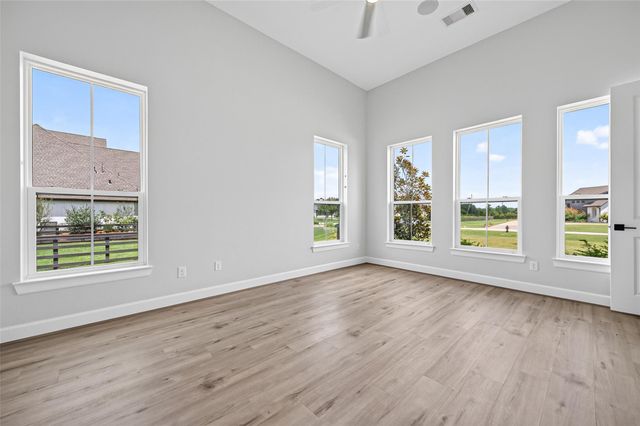 8 Little Sorrell Court, Tomball, TX 77377