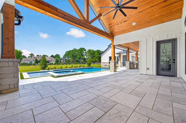 8 Little Sorrell Court, Tomball, TX 77377