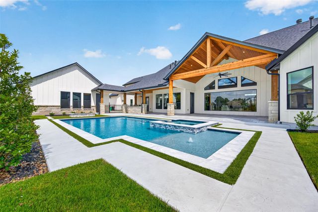 8 Little Sorrell Court, Tomball, TX 77377