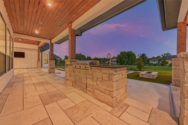 8 Little Sorrell Court, Tomball, TX 77377