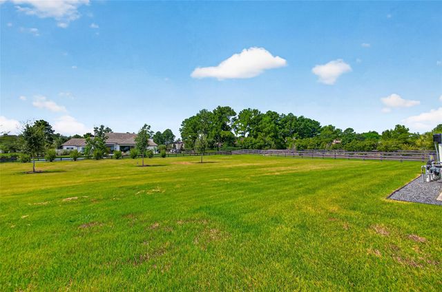 8 Little Sorrell Court, Tomball, TX 77377