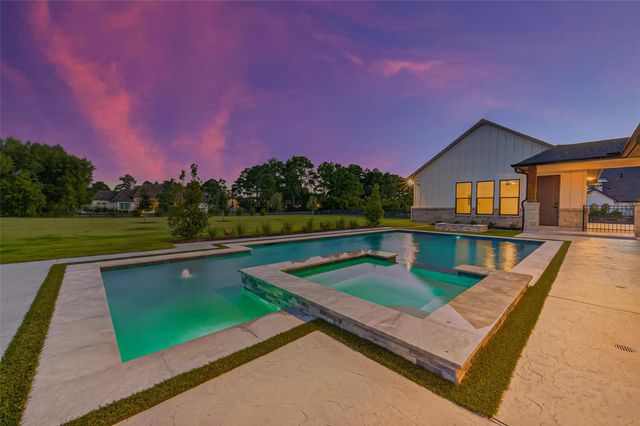 8 Little Sorrell Court, Tomball, TX 77377
