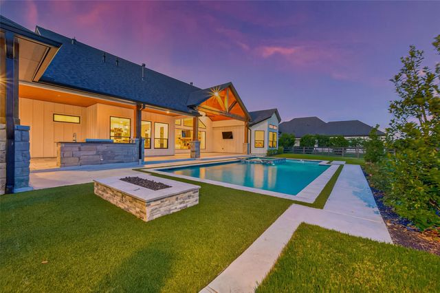 8 Little Sorrell Court, Tomball, TX 77377