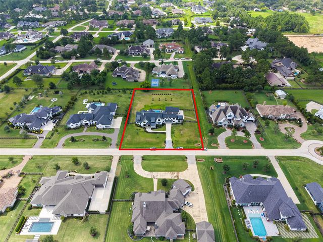 8 Little Sorrell Court, Tomball, TX 77377