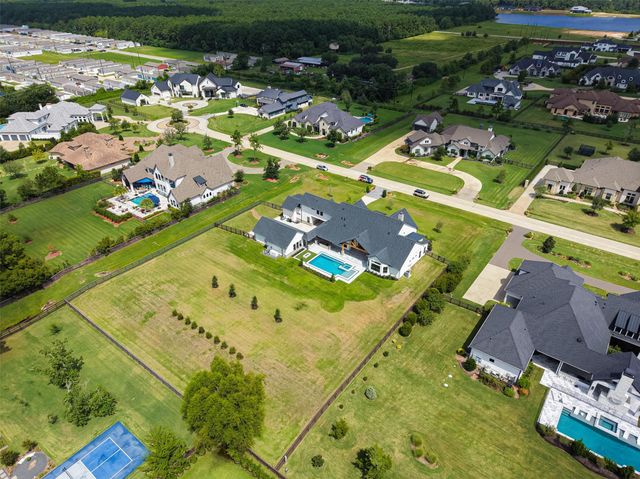 8 Little Sorrell Court, Tomball, TX 77377