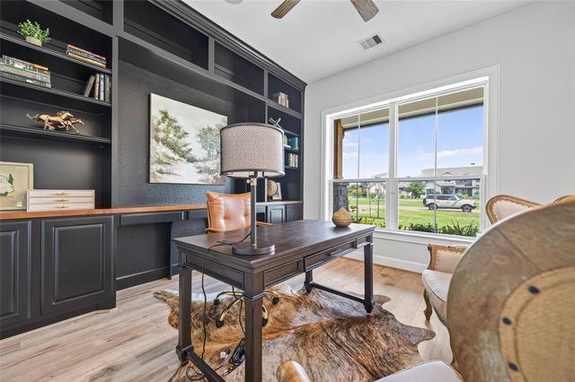 8 Little Sorrell Court, Tomball, TX 77377