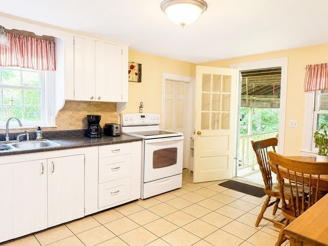76 Andover Rd, Billerica, MA 01821