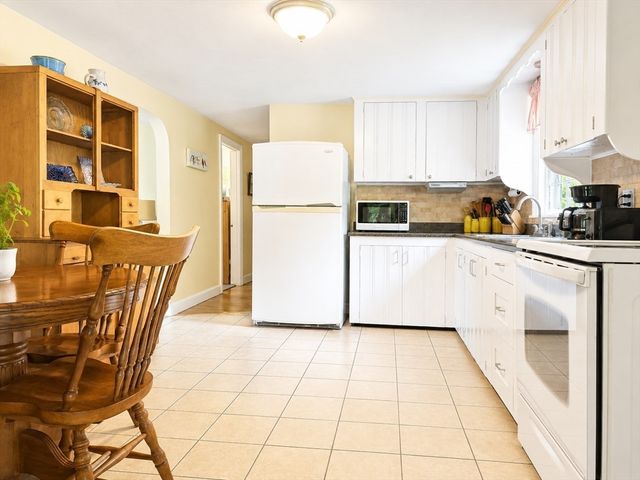 76 Andover Rd, Billerica, MA 01821
