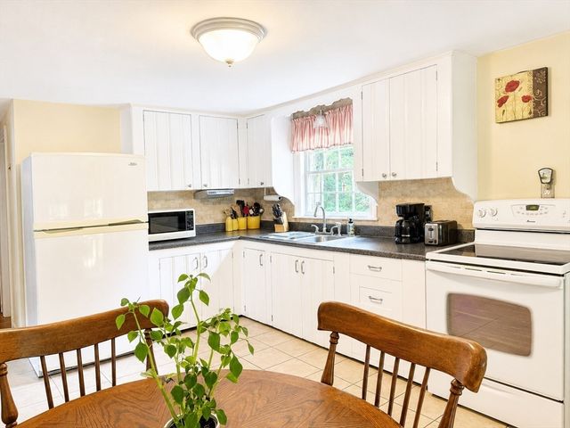 76 Andover Rd, Billerica, MA 01821