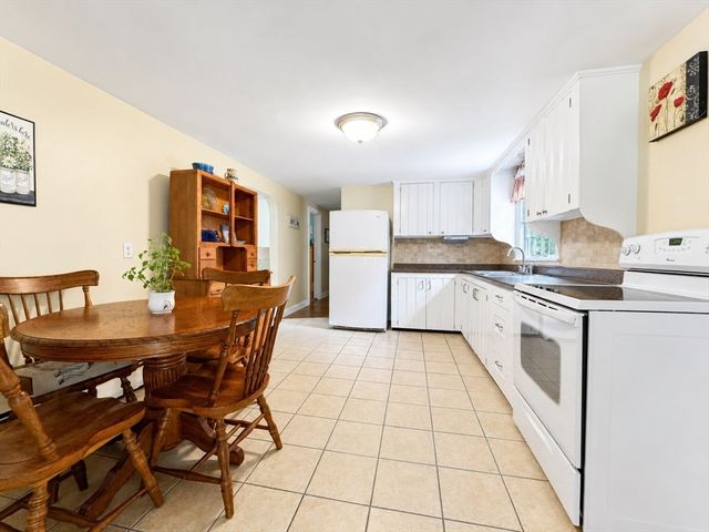 76 Andover Rd, Billerica, MA 01821
