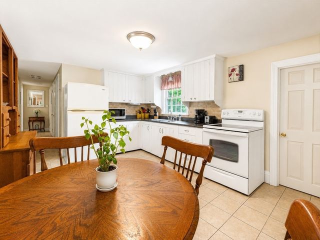76 Andover Rd, Billerica, MA 01821