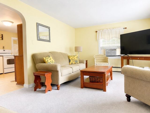76 Andover Rd, Billerica, MA 01821