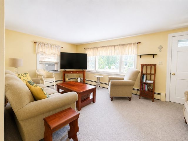 76 Andover Rd, Billerica, MA 01821