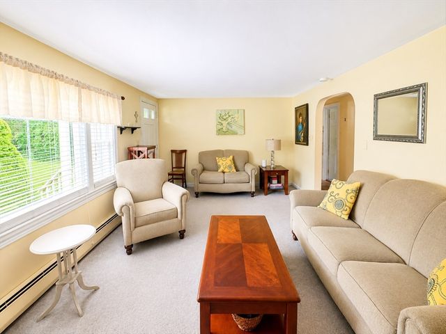 76 Andover Rd, Billerica, MA 01821