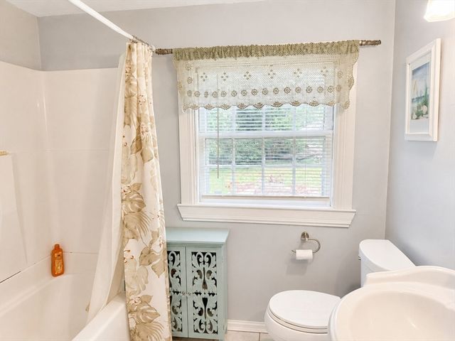 76 Andover Rd, Billerica, MA 01821