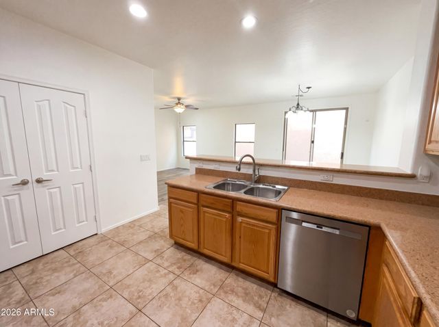 5865 E HOLMES Avenue, Mesa, AZ 85206