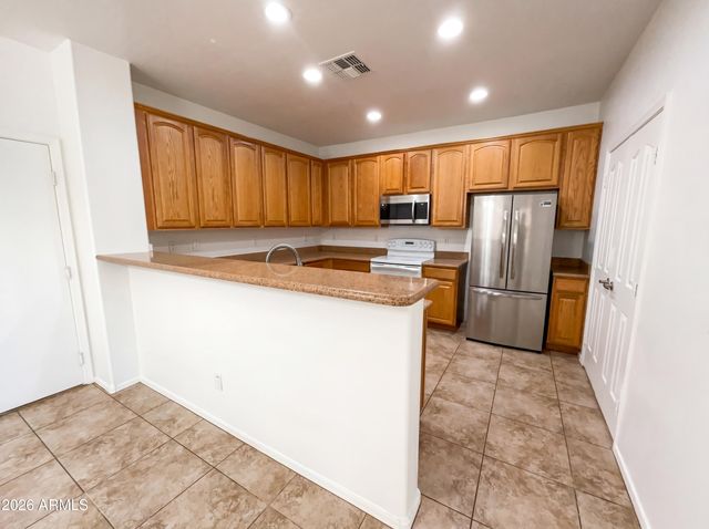 5865 E HOLMES Avenue, Mesa, AZ 85206