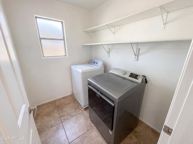 5865 E HOLMES Avenue, Mesa, AZ 85206