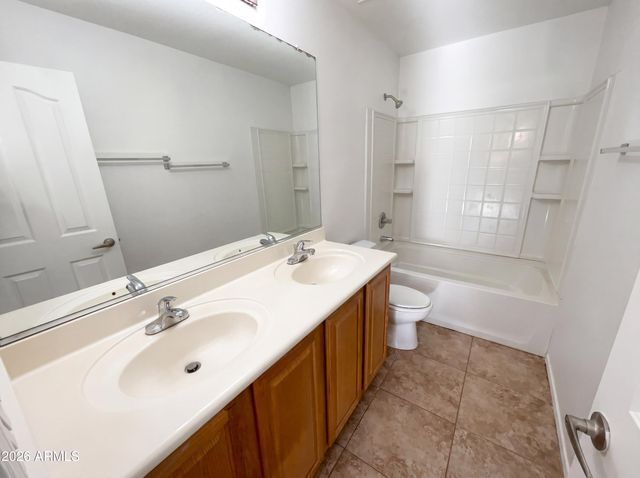 5865 E HOLMES Avenue, Mesa, AZ 85206