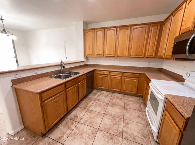 5865 E HOLMES Avenue, Mesa, AZ 85206