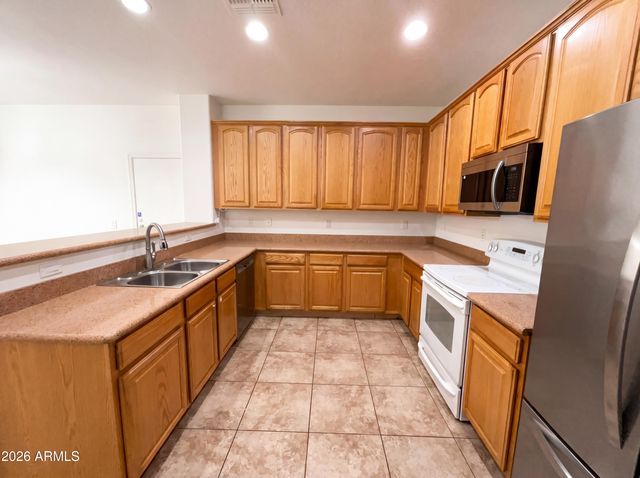 5865 E HOLMES Avenue, Mesa, AZ 85206