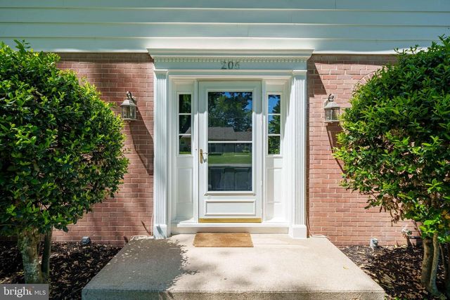 206 E FAIRWAYS CIR, Smyrna, DE 19977