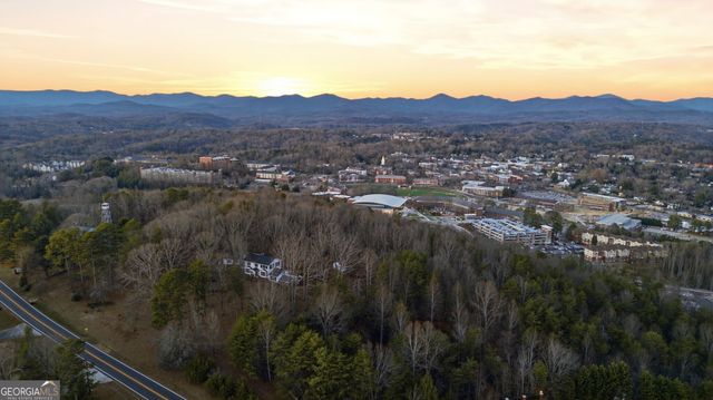 567 Crown Mountain Way, Dahlonega, GA 30533
