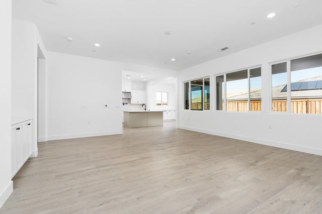 4527 Iron Creek Court, Friant, CA 93626