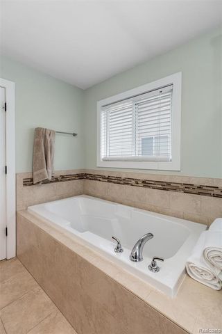 4790 Catalina Drive, Lake Orion, MI 48359