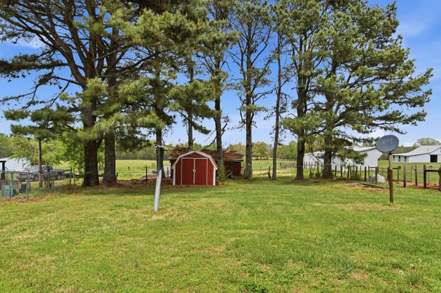 2495 Highway 52, E, Portland, TN 37148