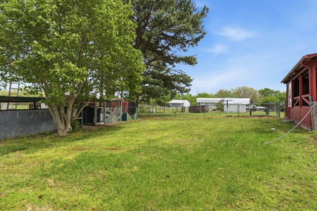 2495 Highway 52, E, Portland, TN 37148