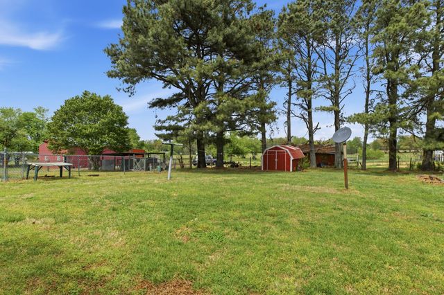 2495 Highway 52, E, Portland, TN 37148
