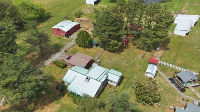 2495 Highway 52, E, Portland, TN 37148