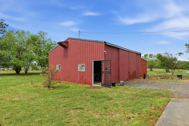 2495 Highway 52, E, Portland, TN 37148