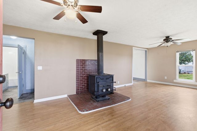2495 Highway 52, E, Portland, TN 37148
