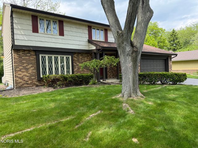 816 Oak Knoll Drive, Perrysburg, OH 43551