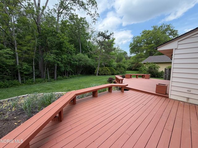 816 Oak Knoll Drive, Perrysburg, OH 43551
