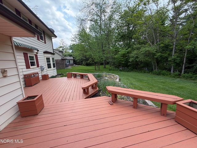 816 Oak Knoll Drive, Perrysburg, OH 43551