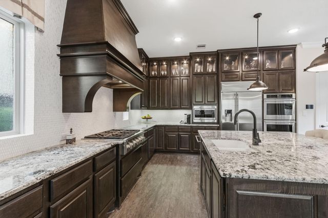 134 S Curly Willow Circle, Tomball, TX 77375