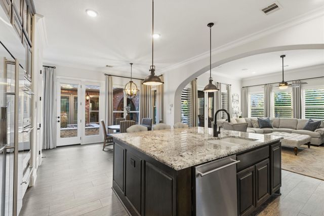 134 S Curly Willow Circle, Tomball, TX 77375