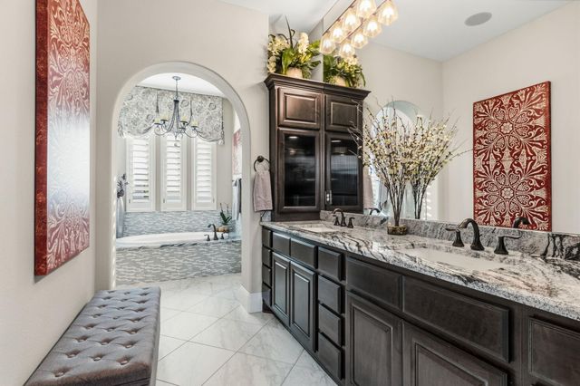 134 S Curly Willow Circle, Tomball, TX 77375