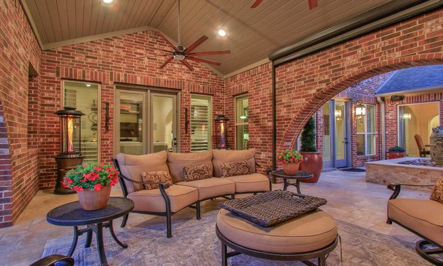 134 S Curly Willow Circle, Tomball, TX 77375