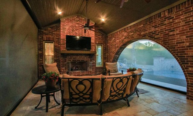 134 S Curly Willow Circle, Tomball, TX 77375