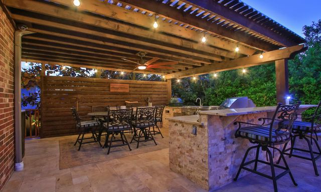 134 S Curly Willow Circle, Tomball, TX 77375