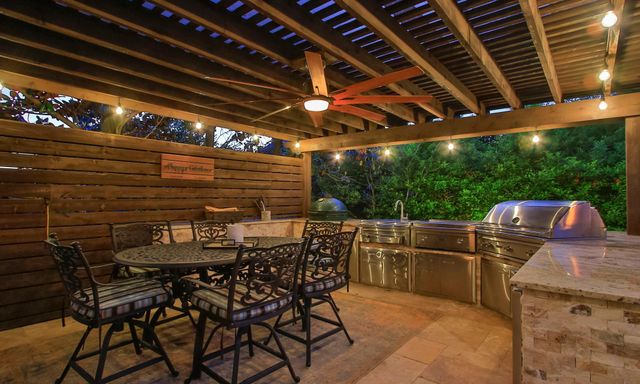 134 S Curly Willow Circle, Tomball, TX 77375