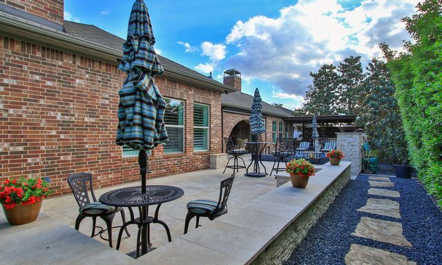 134 S Curly Willow Circle, Tomball, TX 77375