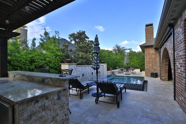 134 S Curly Willow Circle, Tomball, TX 77375