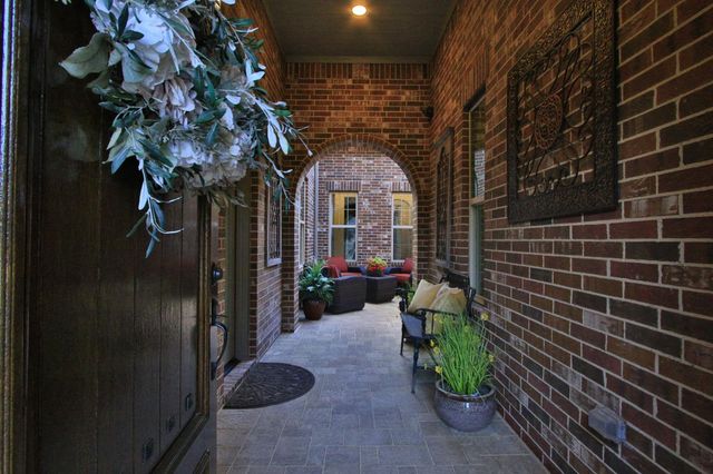 134 S Curly Willow Circle, Tomball, TX 77375